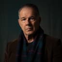 Seriöser Mann Mitte 50 mit Schal und Jacke – Jürgen K.